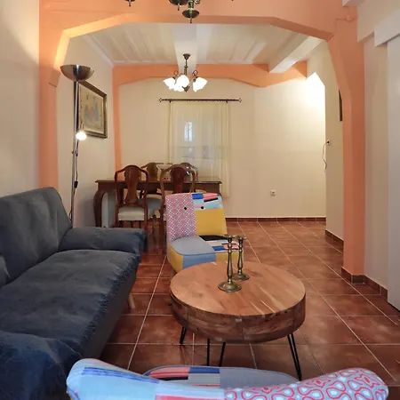 Prázdninový dům Achi's House